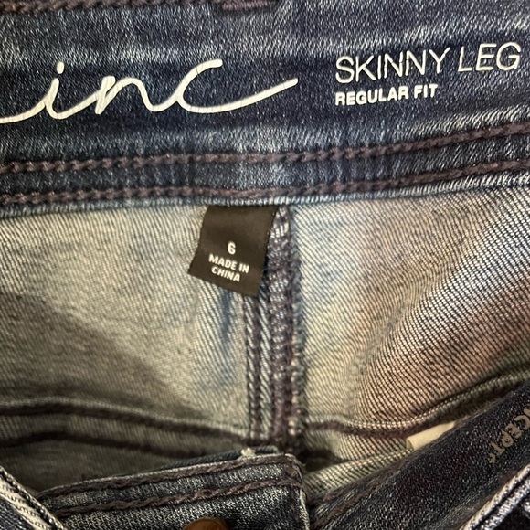 INC International Concepts Distressed Studded Skinny Leg Regular Fit Jeans Sz 6 - Picture 5 of 7